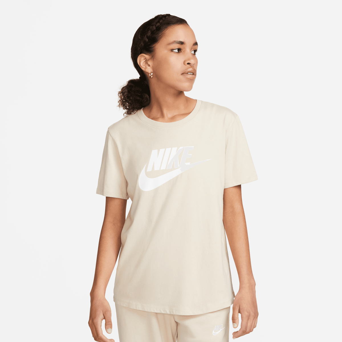 NIKE Sportswear Essentials Logo T-shirt, T-Shirts, Abbigliamento, sanddrift/white, Dimensione: XL, dimensioni disponibili:XS,S,M,L,XL product